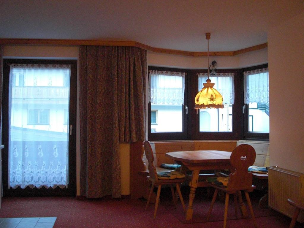 Hotel-Pension Flora Saalbach-Hinterglemm Kamer foto