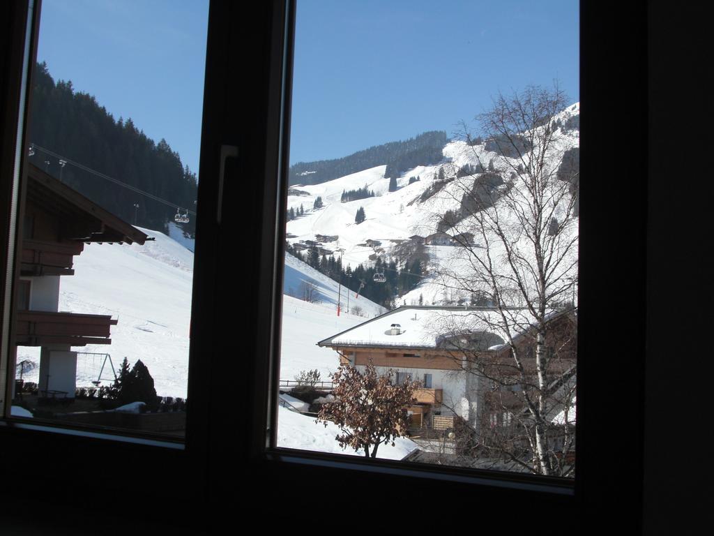 Hotel-Pension Flora Saalbach-Hinterglemm Buitenkant foto