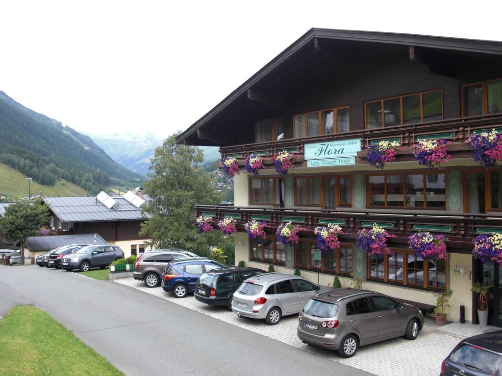Hotel-Pension Flora Saalbach-Hinterglemm Buitenkant foto