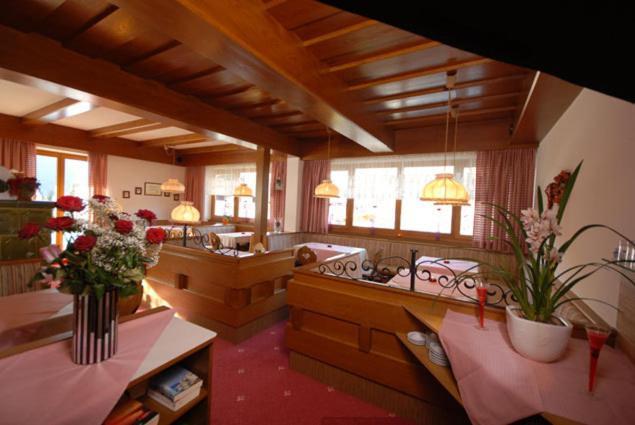 Hotel-Pension Flora Saalbach-Hinterglemm Buitenkant foto