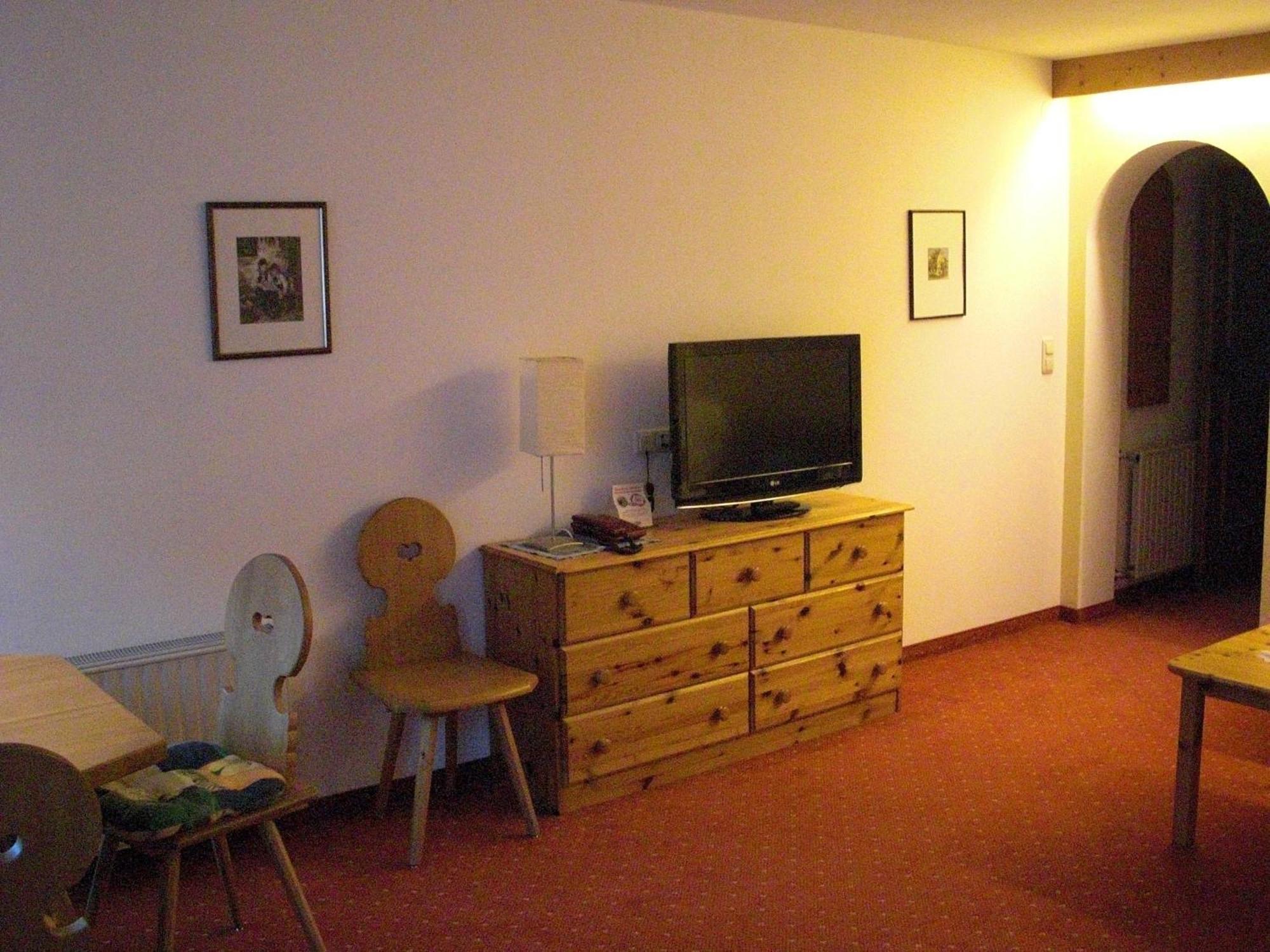 Hotel-Pension Flora Saalbach-Hinterglemm Kamer foto