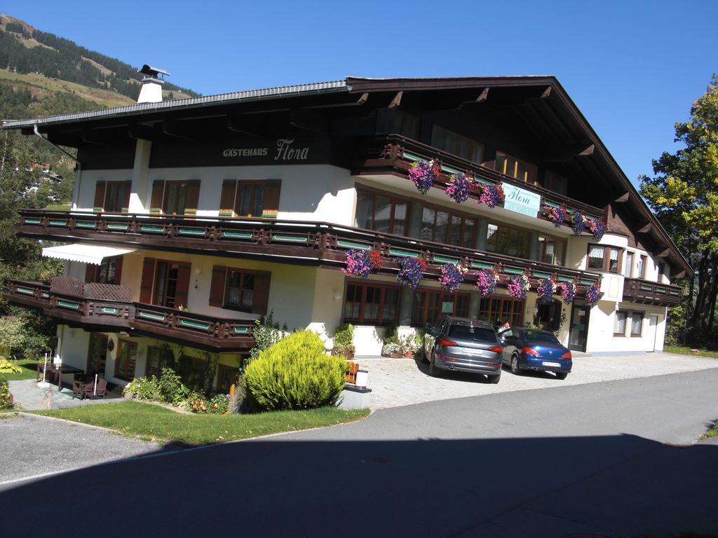 Hotel-Pension Flora Saalbach-Hinterglemm Buitenkant foto