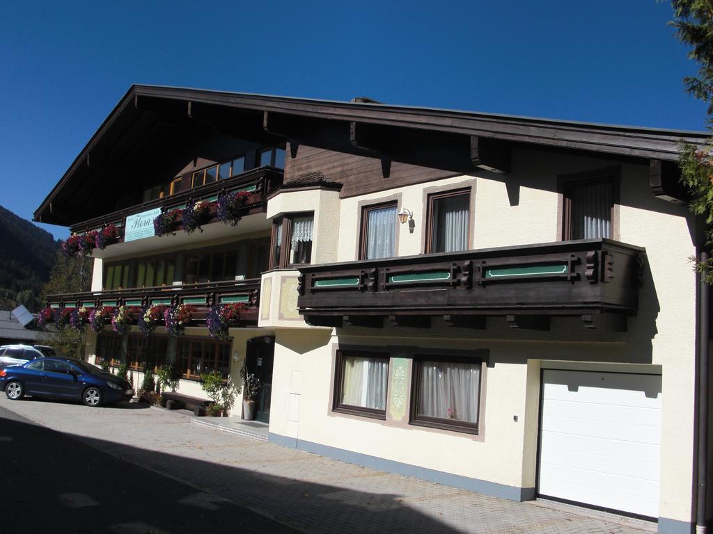 Hotel-Pension Flora Saalbach-Hinterglemm Buitenkant foto