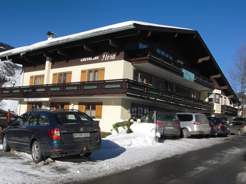 Hotel-Pension Flora Saalbach-Hinterglemm Buitenkant foto